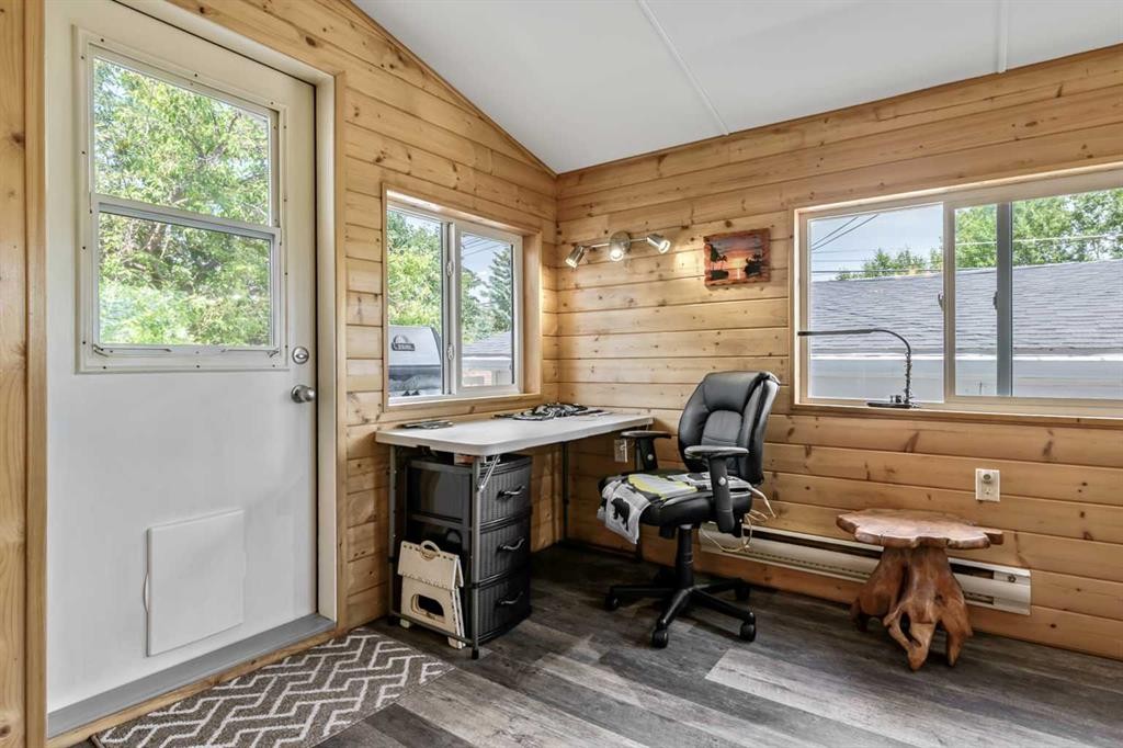 









216 B


Royal

Avenue,
Diamond Valley,




AB
T0L 2A0

