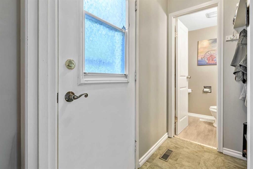 









216 B


Royal

Avenue,
Diamond Valley,




AB
T0L 2A0

