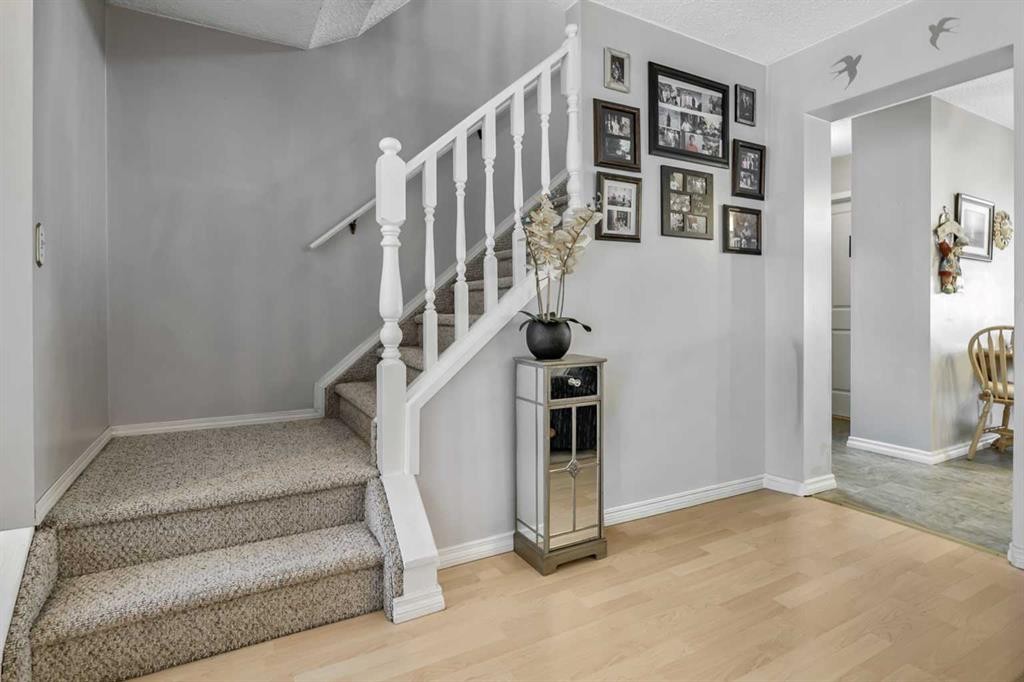 









216 B


Royal

Avenue,
Diamond Valley,




AB
T0L 2A0

