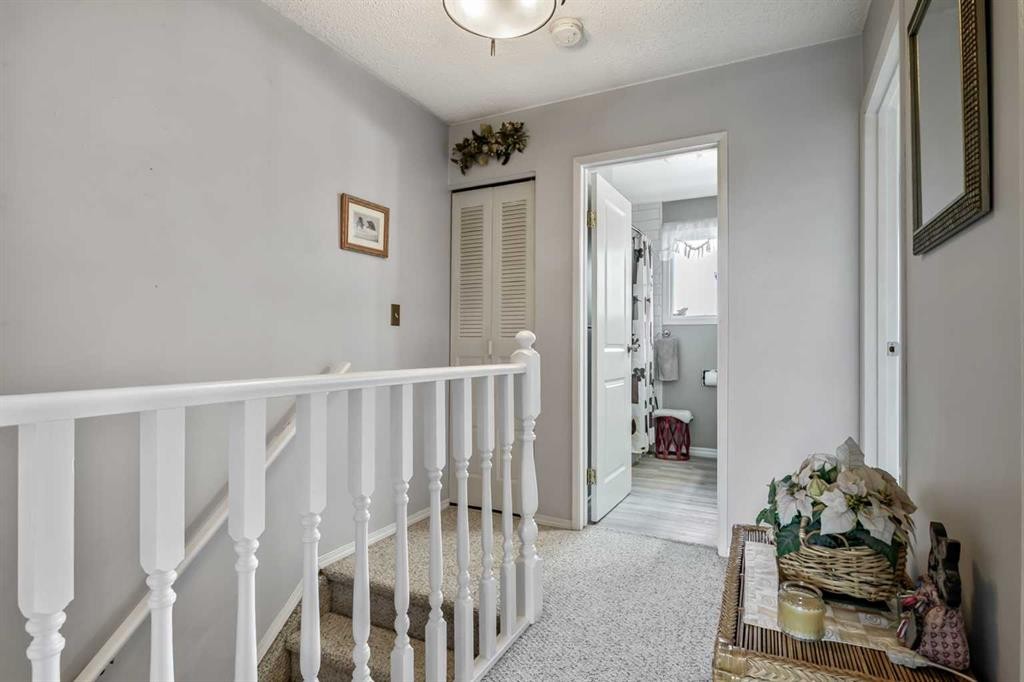 









216 B


Royal

Avenue,
Diamond Valley,




AB
T0L 2A0

