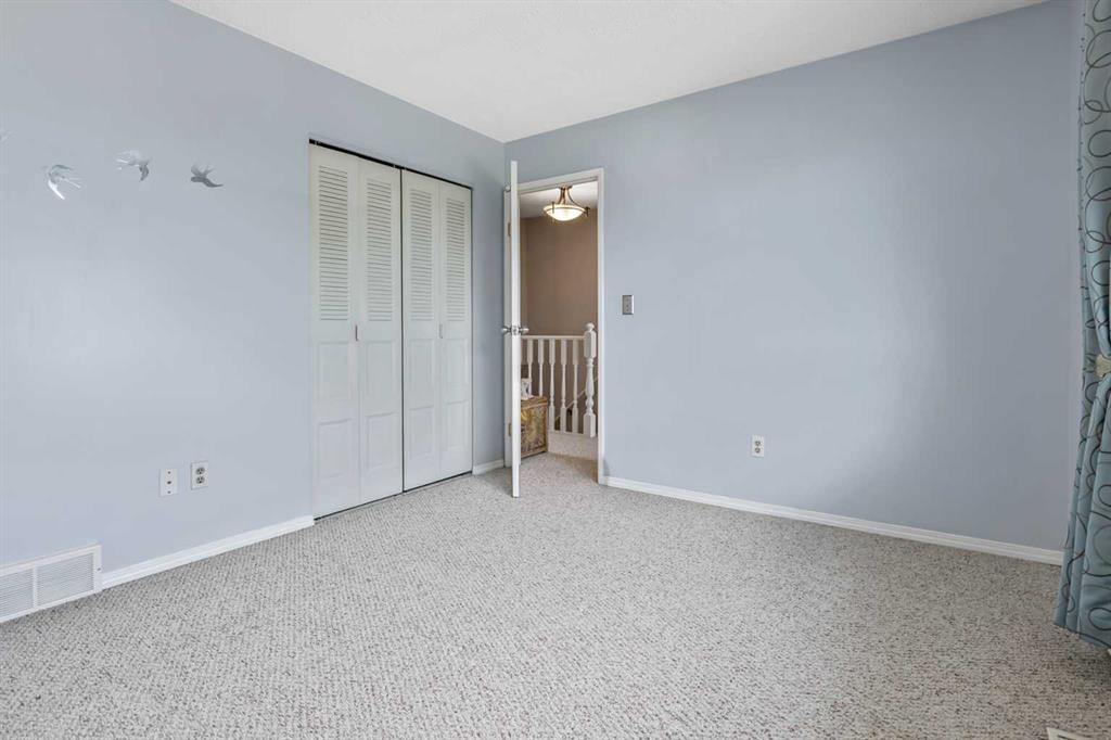 









216 B


Royal

Avenue,
Diamond Valley,




AB
T0L 2A0

