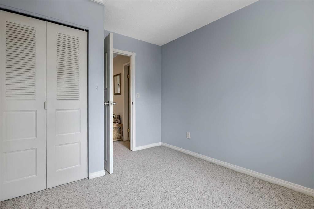 









216 B


Royal

Avenue,
Diamond Valley,




AB
T0L 2A0

