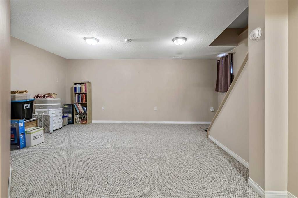 









216 B


Royal

Avenue,
Diamond Valley,




AB
T0L 2A0

