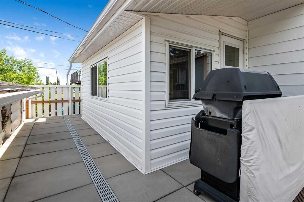 









216 B


Royal

Avenue,
Diamond Valley,




AB
T0L 2A0

