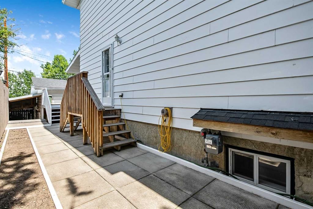 









216 B


Royal

Avenue,
Diamond Valley,




AB
T0L 2A0


