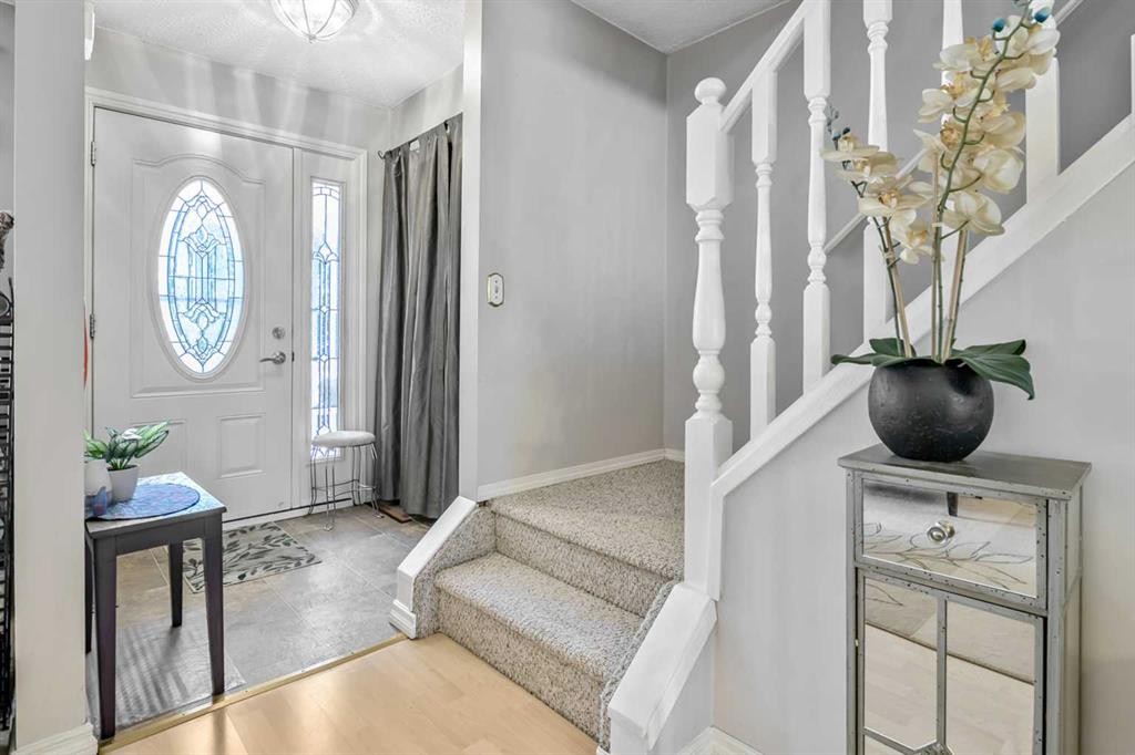 









216 B


Royal

Avenue,
Diamond Valley,




AB
T0L 2A0

