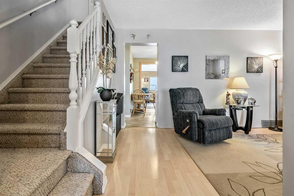 









216 B


Royal

Avenue,
Diamond Valley,




AB
T0L 2A0


