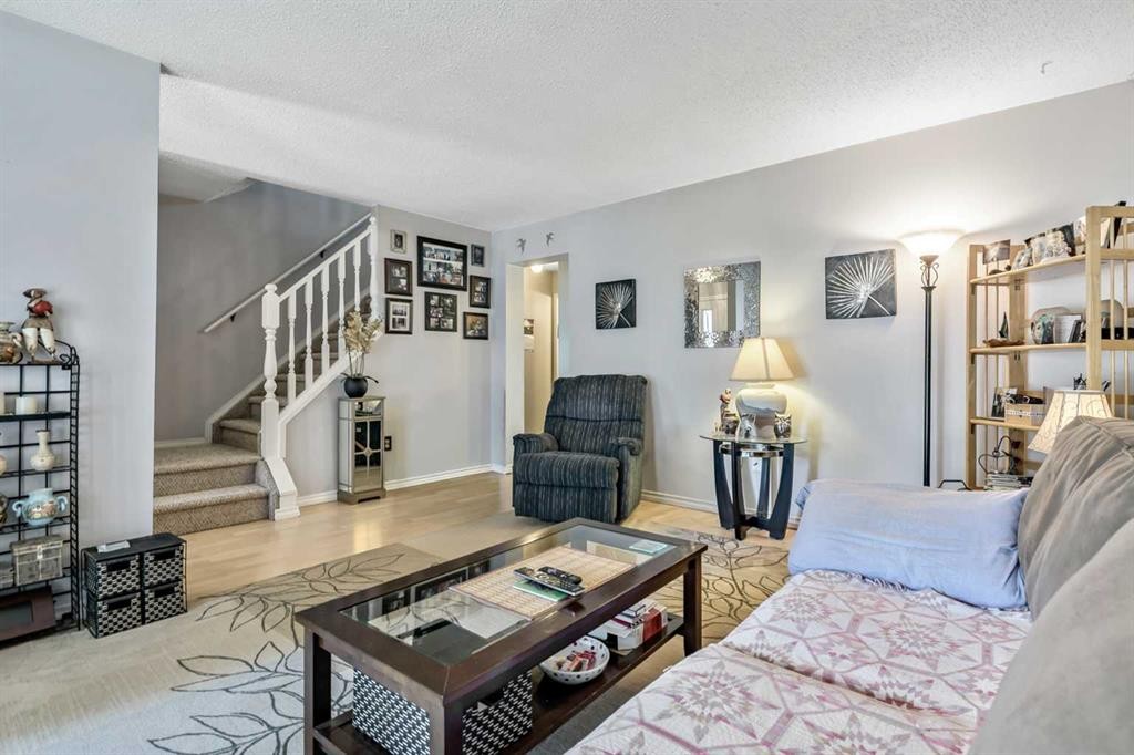 









216 B


Royal

Avenue,
Diamond Valley,




AB
T0L 2A0

