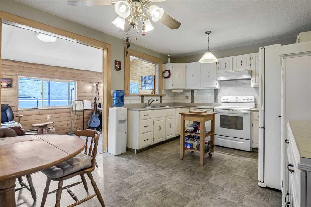 









216 B


Royal

Avenue,
Diamond Valley,




AB
T0L 2A0

