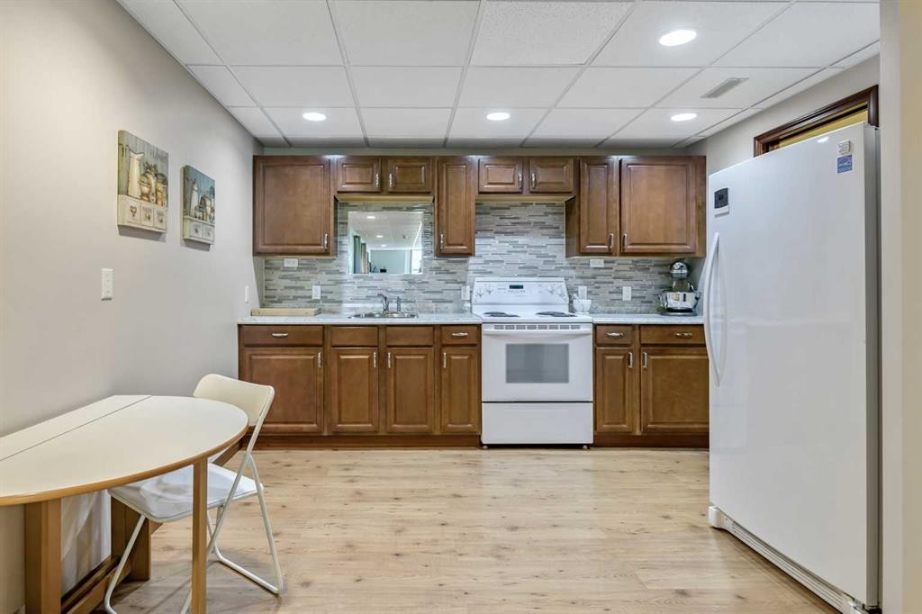 









20031


496

Avenue East,
Rural Foothills County,




AB
T1V 1N1

