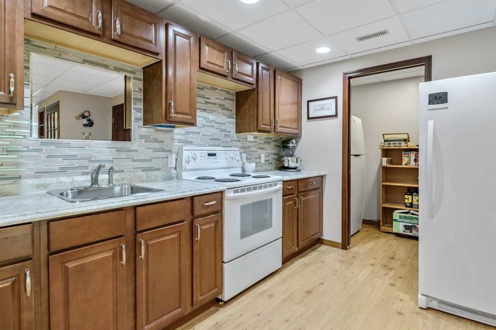 









20031


496

Avenue East,
Rural Foothills County,




AB
T1V 1N1

