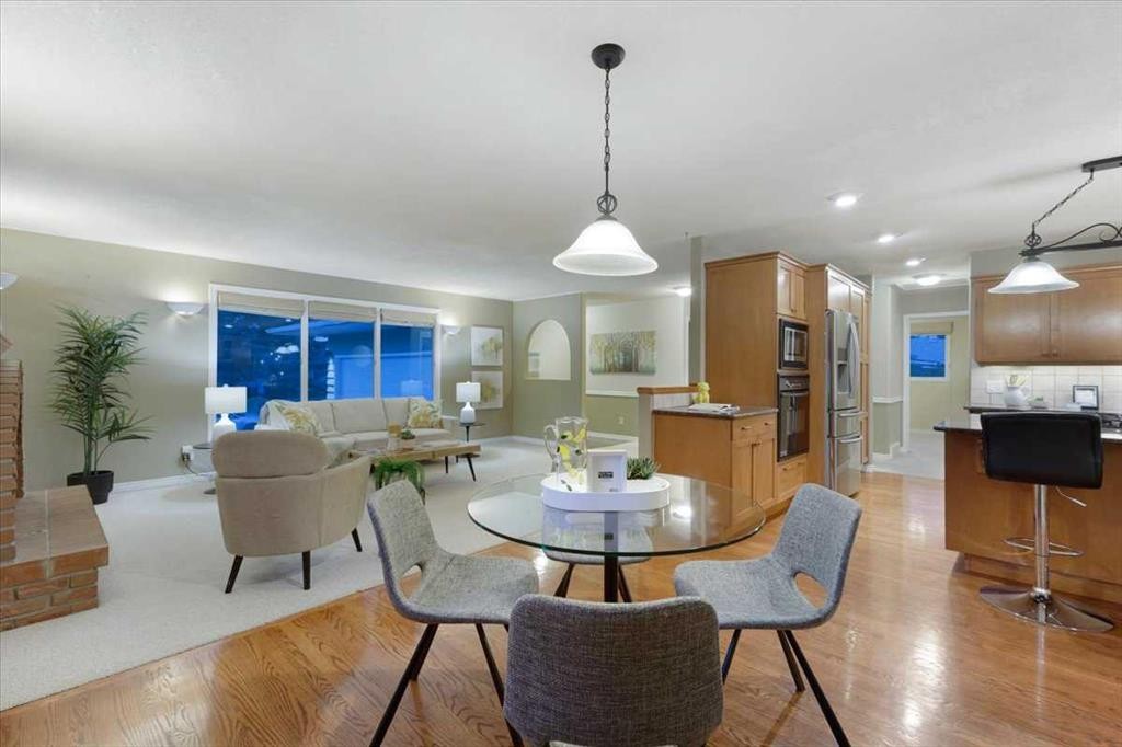 









124


Oakmoor

Place Southwest,
Calgary,




AB
T2V 4A3

