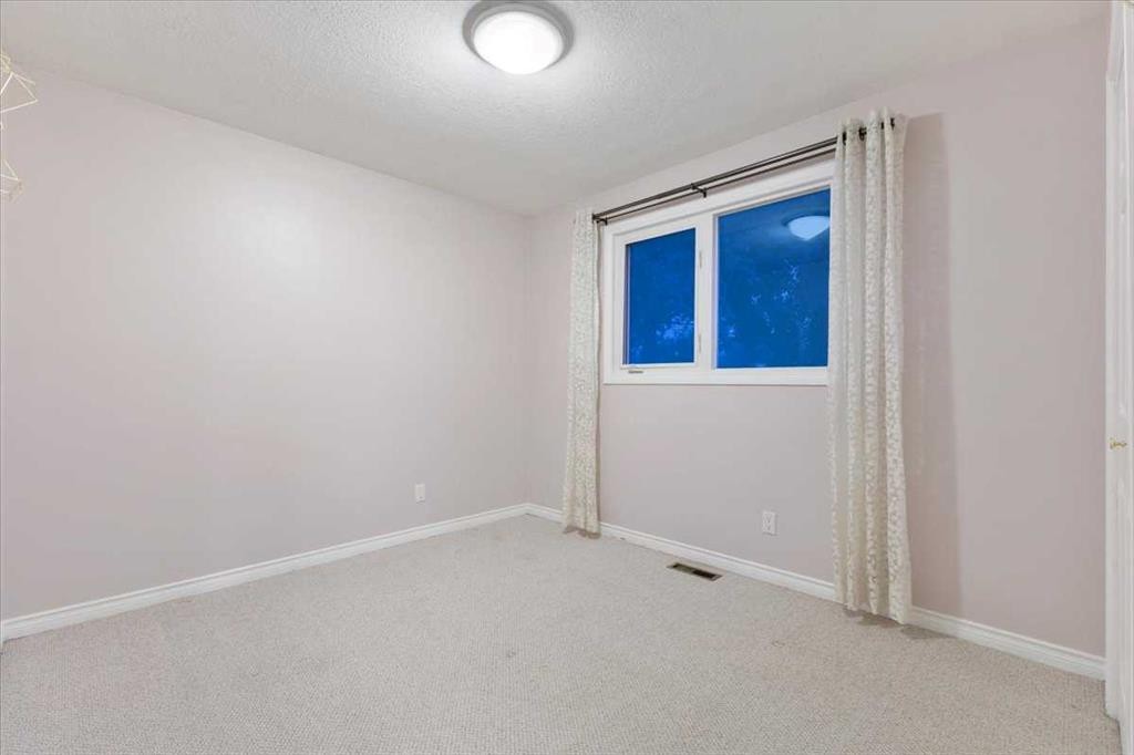









124


Oakmoor

Place Southwest,
Calgary,




AB
T2V 4A3

