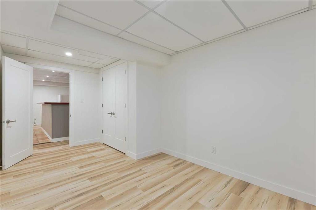 









124


Oakmoor

Place Southwest,
Calgary,




AB
T2V 4A3

