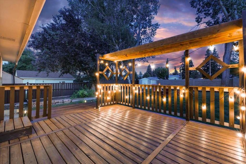 









124


Oakmoor

Place Southwest,
Calgary,




AB
T2V 4A3

