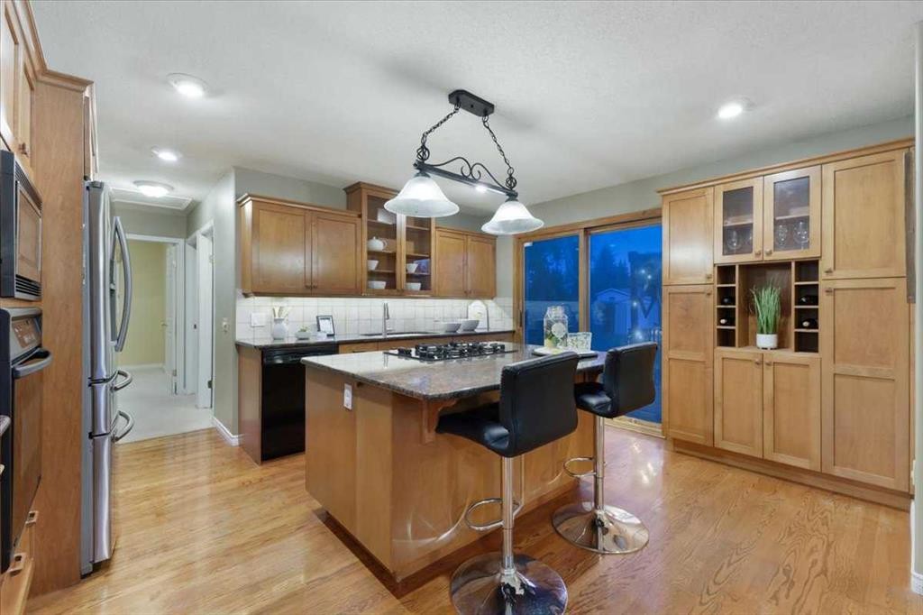 









124


Oakmoor

Place Southwest,
Calgary,




AB
T2V 4A3

