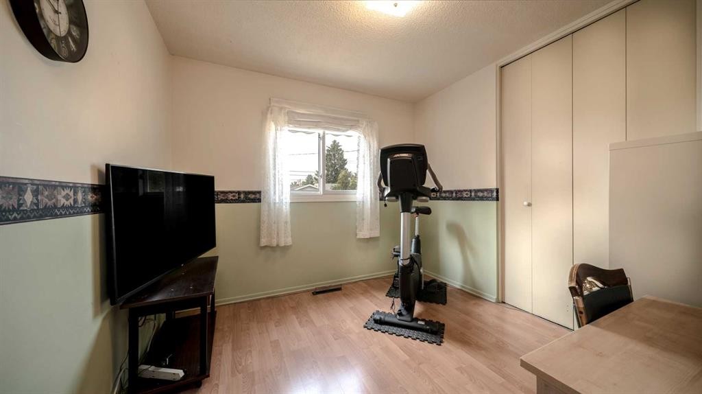 









5015


Marchand

Crescent Northeast,
Calgary,




AB
T2A 2X3

