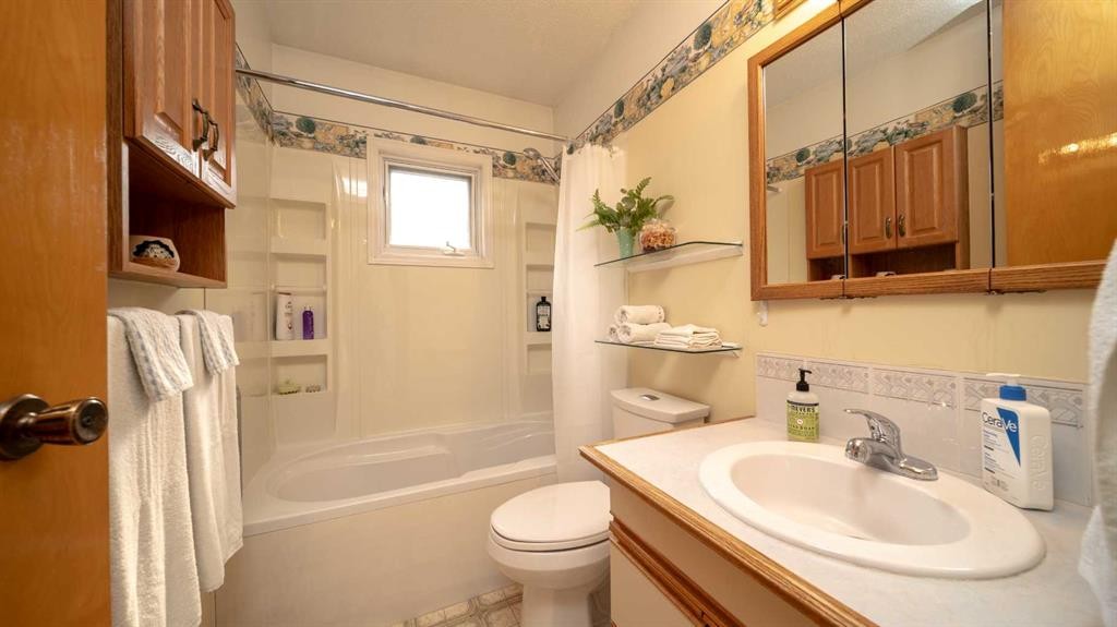 









5015


Marchand

Crescent Northeast,
Calgary,




AB
T2A 2X3

