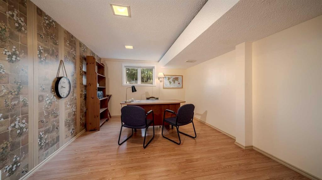 









5015


Marchand

Crescent Northeast,
Calgary,




AB
T2A 2X3

