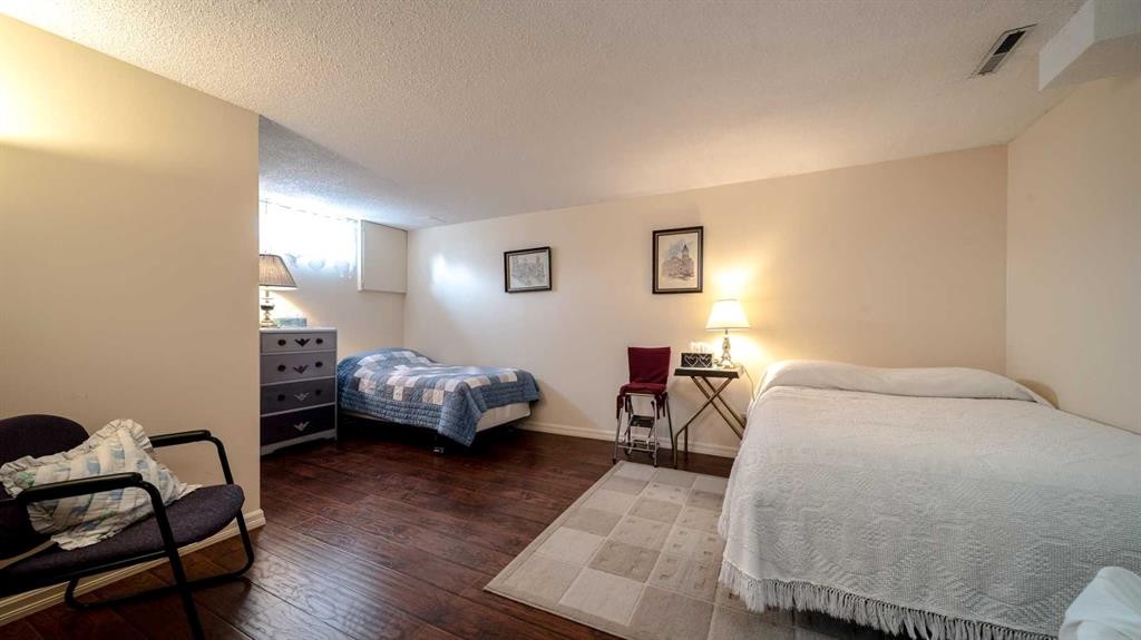 









5015


Marchand

Crescent Northeast,
Calgary,




AB
T2A 2X3

