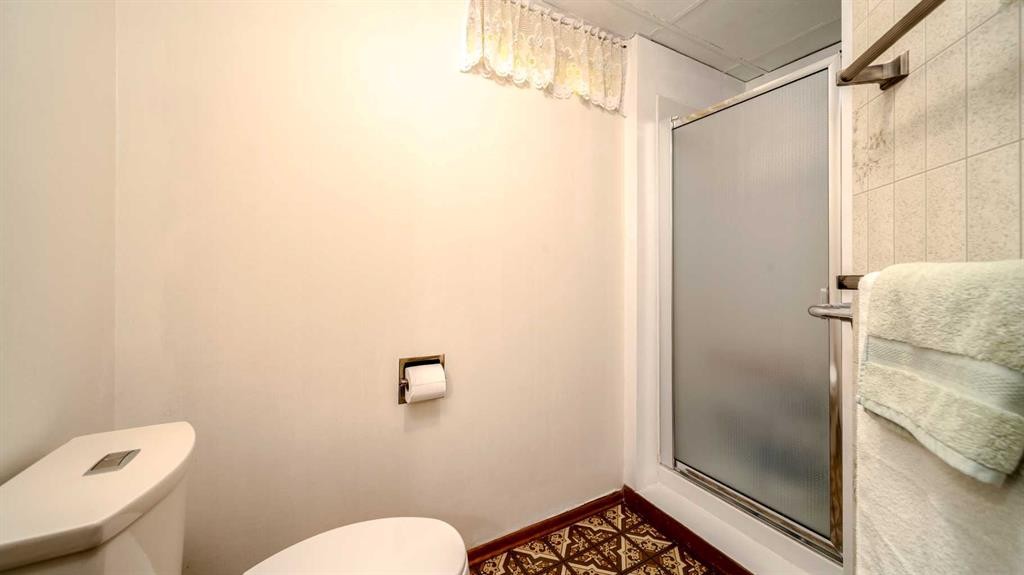 









5015


Marchand

Crescent Northeast,
Calgary,




AB
T2A 2X3

