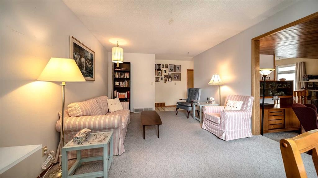 









5015


Marchand

Crescent Northeast,
Calgary,




AB
T2A 2X3

