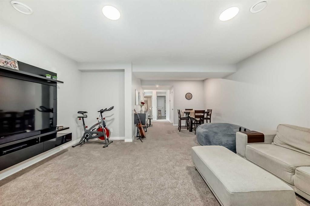 









1941


Mahogany

Boulevard Southeast,
Calgary,




AB
T3M 3P4

