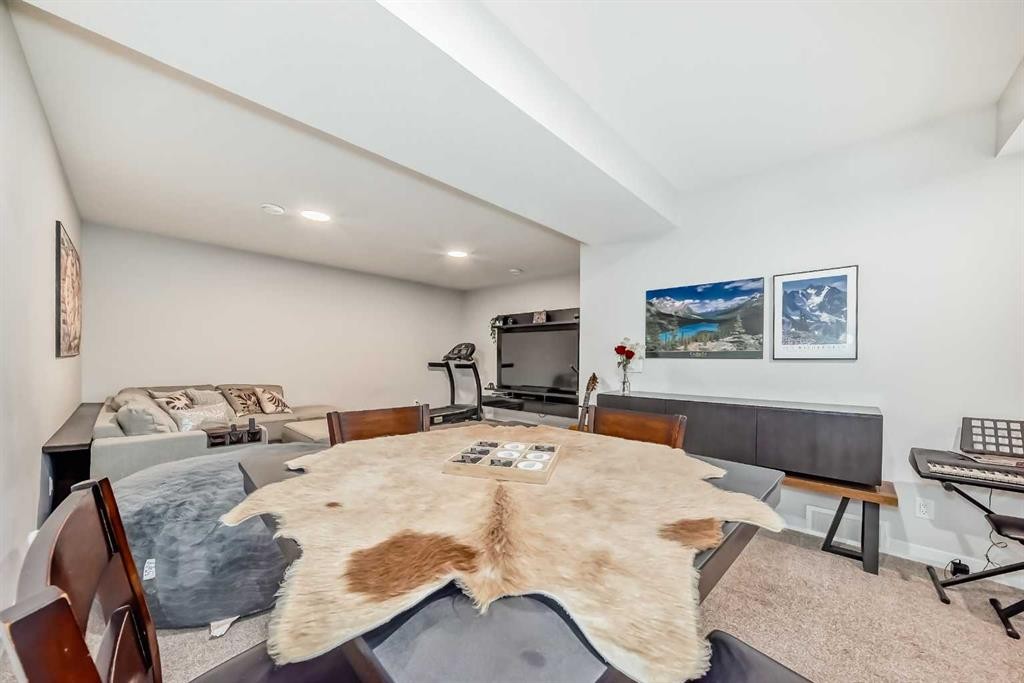 









1941


Mahogany

Boulevard Southeast,
Calgary,




AB
T3M 3P4

