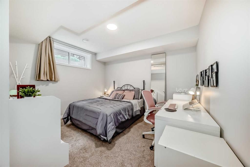 









1941


Mahogany

Boulevard Southeast,
Calgary,




AB
T3M 3P4

