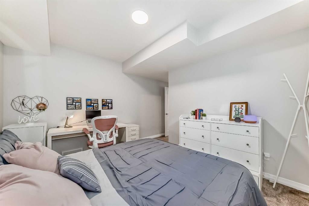 









1941


Mahogany

Boulevard Southeast,
Calgary,




AB
T3M 3P4

