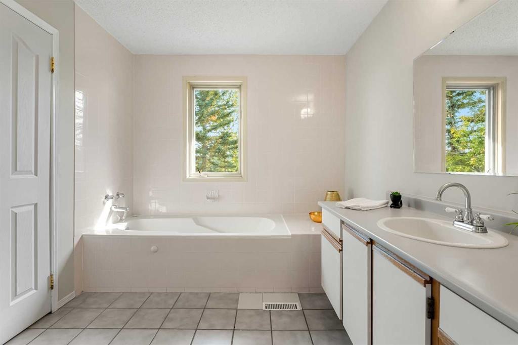 









176053


174

Avenue West, 200,
Rural Foothills County,




AB
T1S 0Z9

