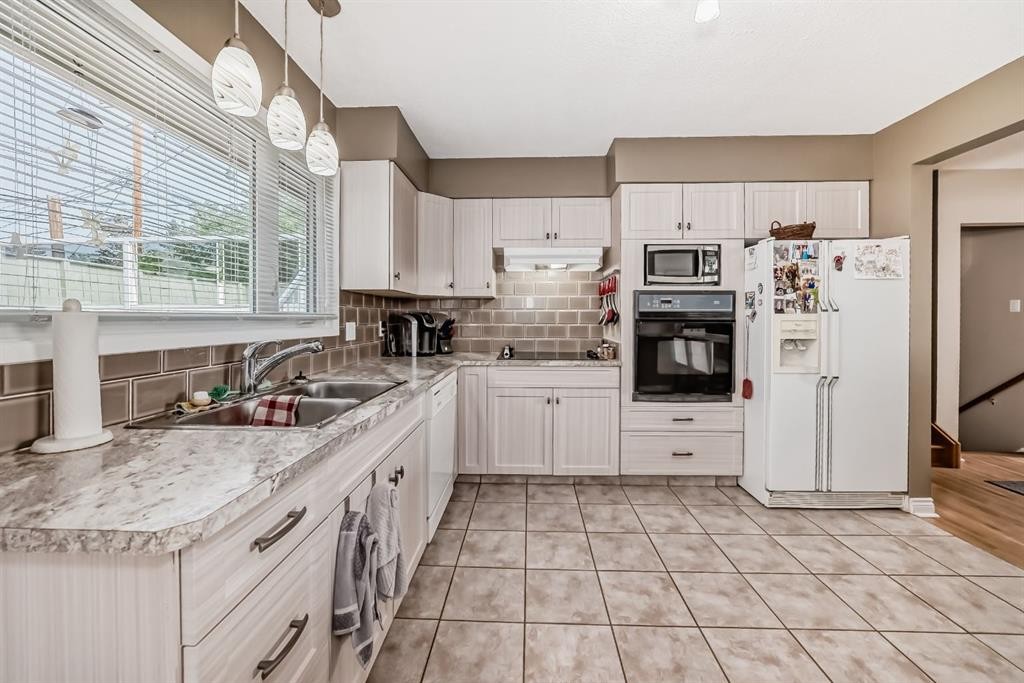 









7827


Fairmount

Drive Southeast,
Calgary,




AB
T2H 0X8

