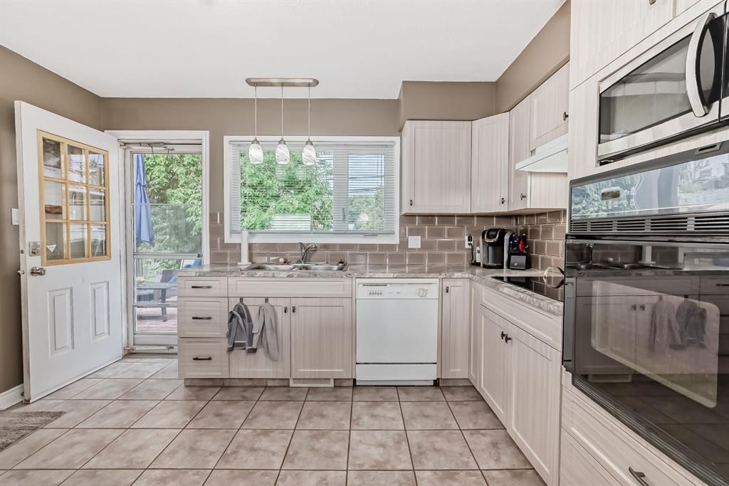 









7827


Fairmount

Drive Southeast,
Calgary,




AB
T2H 0X8

