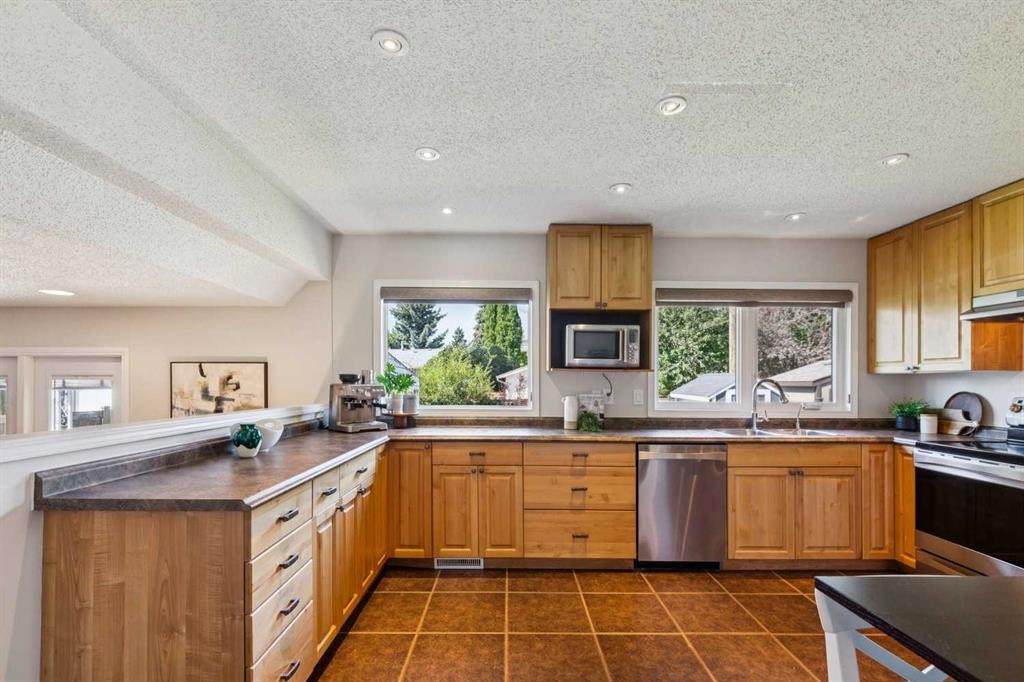 









1515


Lake Bonavista

Drive Southeast,
Calgary,




AB
T2J 2X8

