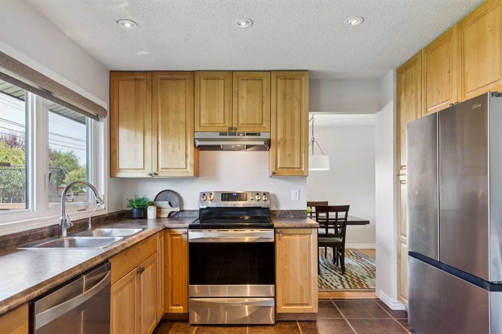 









1515


Lake Bonavista

Drive Southeast,
Calgary,




AB
T2J 2X8

