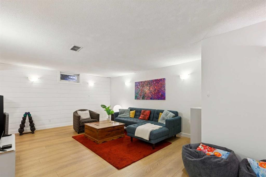 









1515


Lake Bonavista

Drive Southeast,
Calgary,




AB
T2J 2X8

