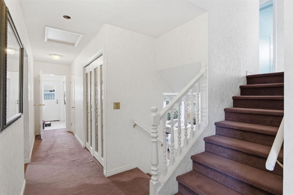 









331


Oakfern

Crescent Southwest,
Calgary,




AB
T2V 4T3

