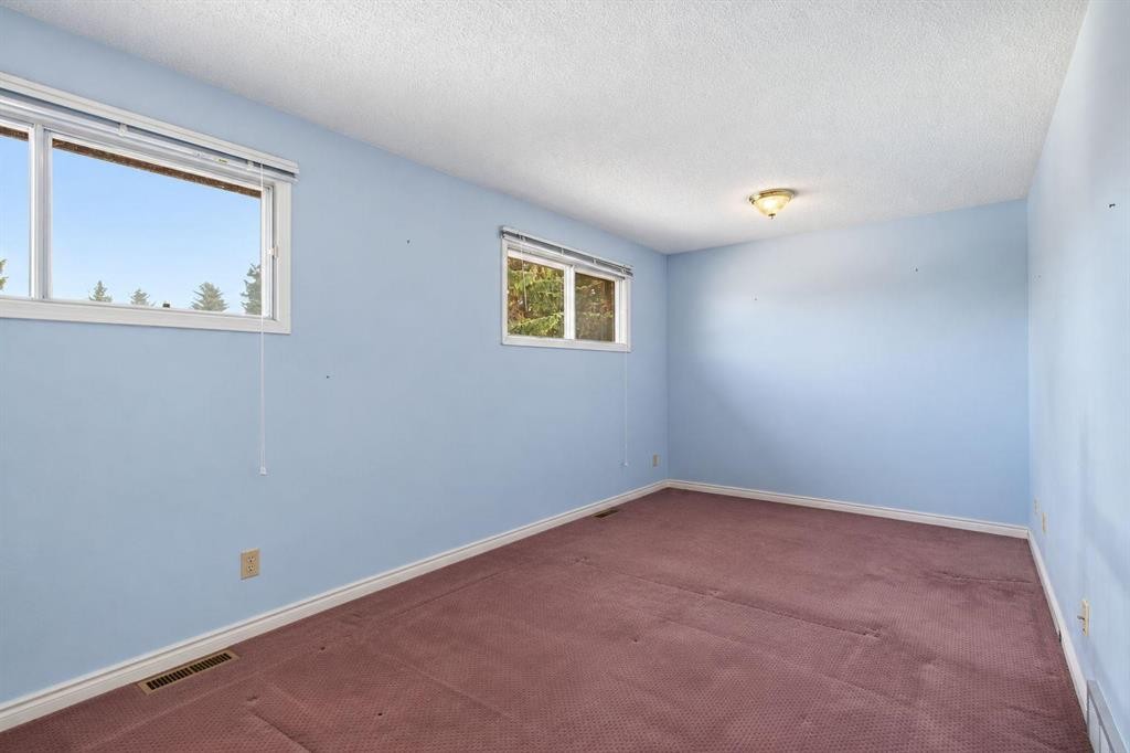 









331


Oakfern

Crescent Southwest,
Calgary,




AB
T2V 4T3

