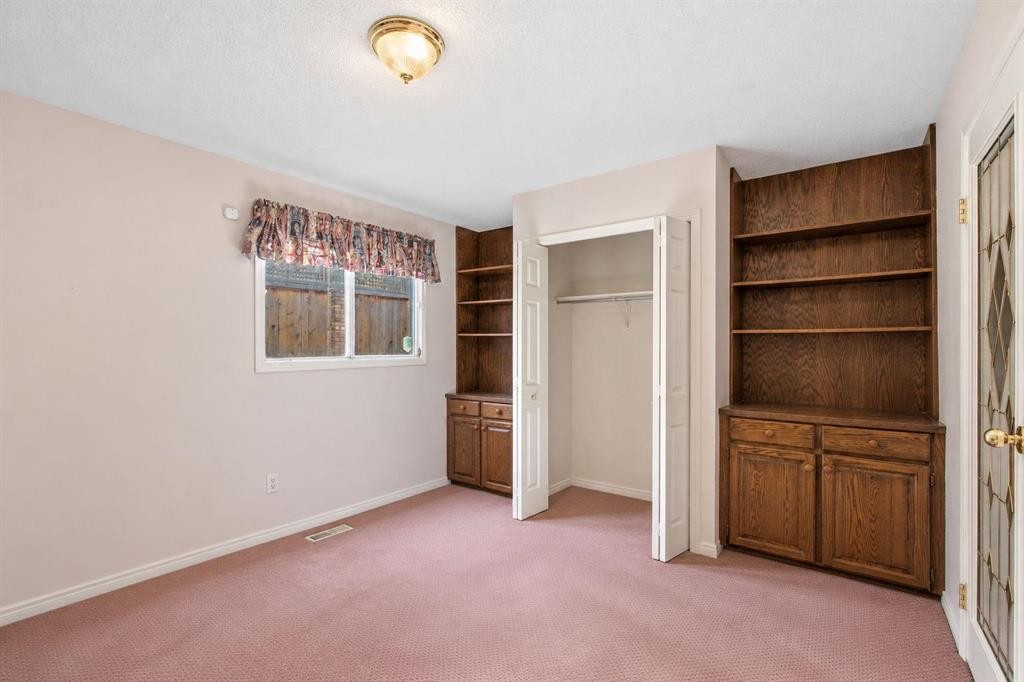









331


Oakfern

Crescent Southwest,
Calgary,




AB
T2V 4T3

