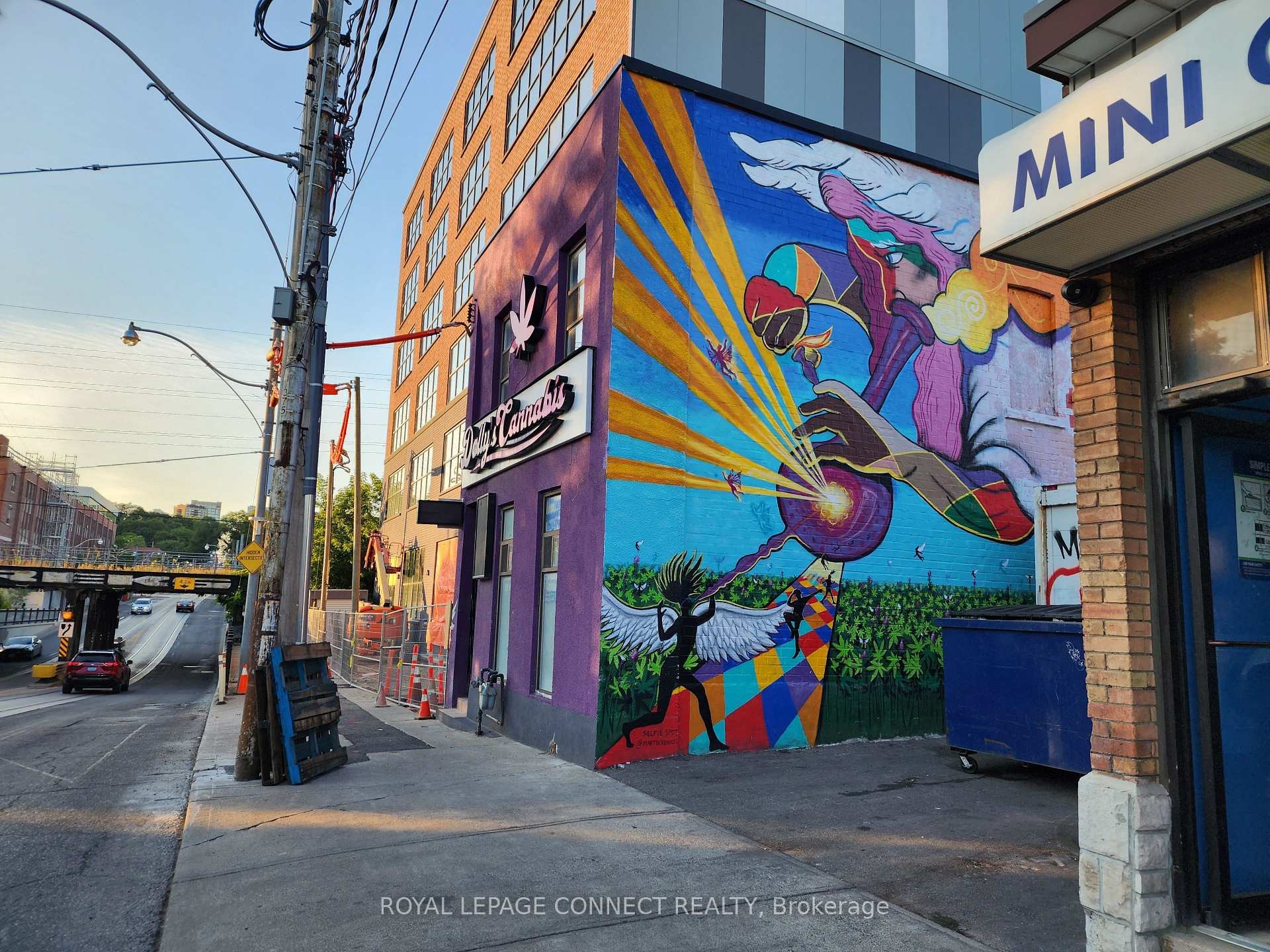 









1105


Bathurst

Street,
Toronto,




ON
M5R 3H1

