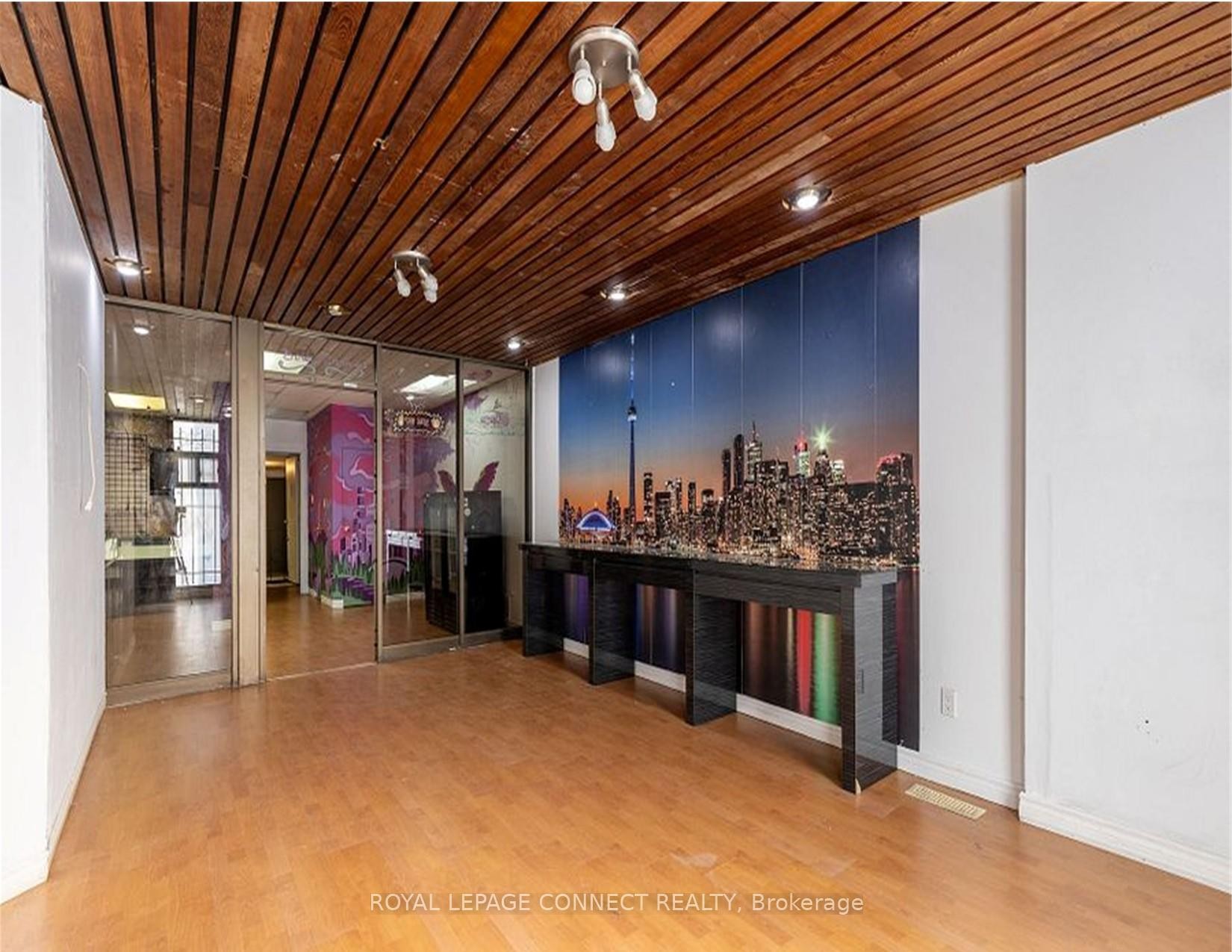 









1105


Bathurst

Street,
Toronto,




ON
M5R 3H1

