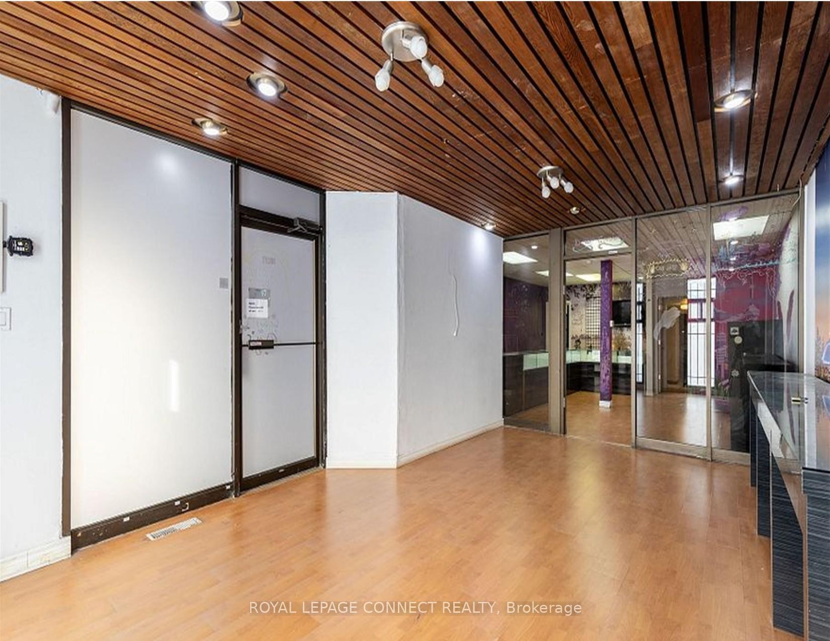 









1105


Bathurst

Street,
Toronto,




ON
M5R 3H1

