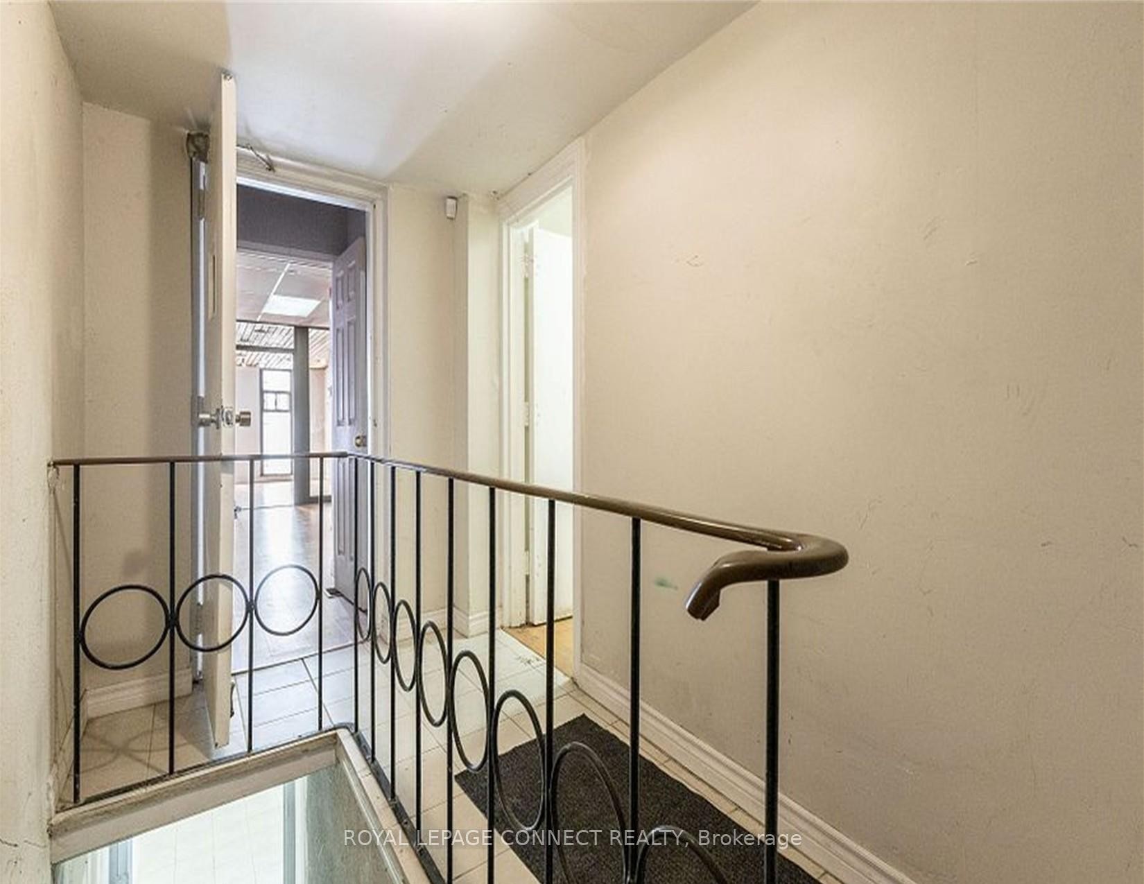 









1105


Bathurst

Street,
Toronto,




ON
M5R 3H1

