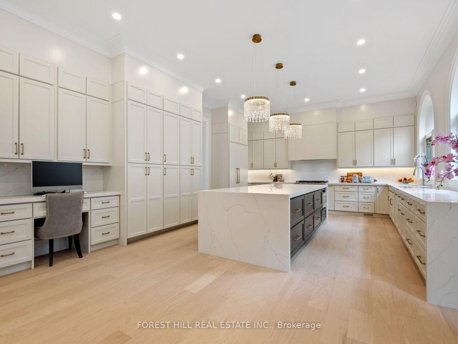 









150


Holcolm

Road,
Toronto,




ON
M2N 2E2

