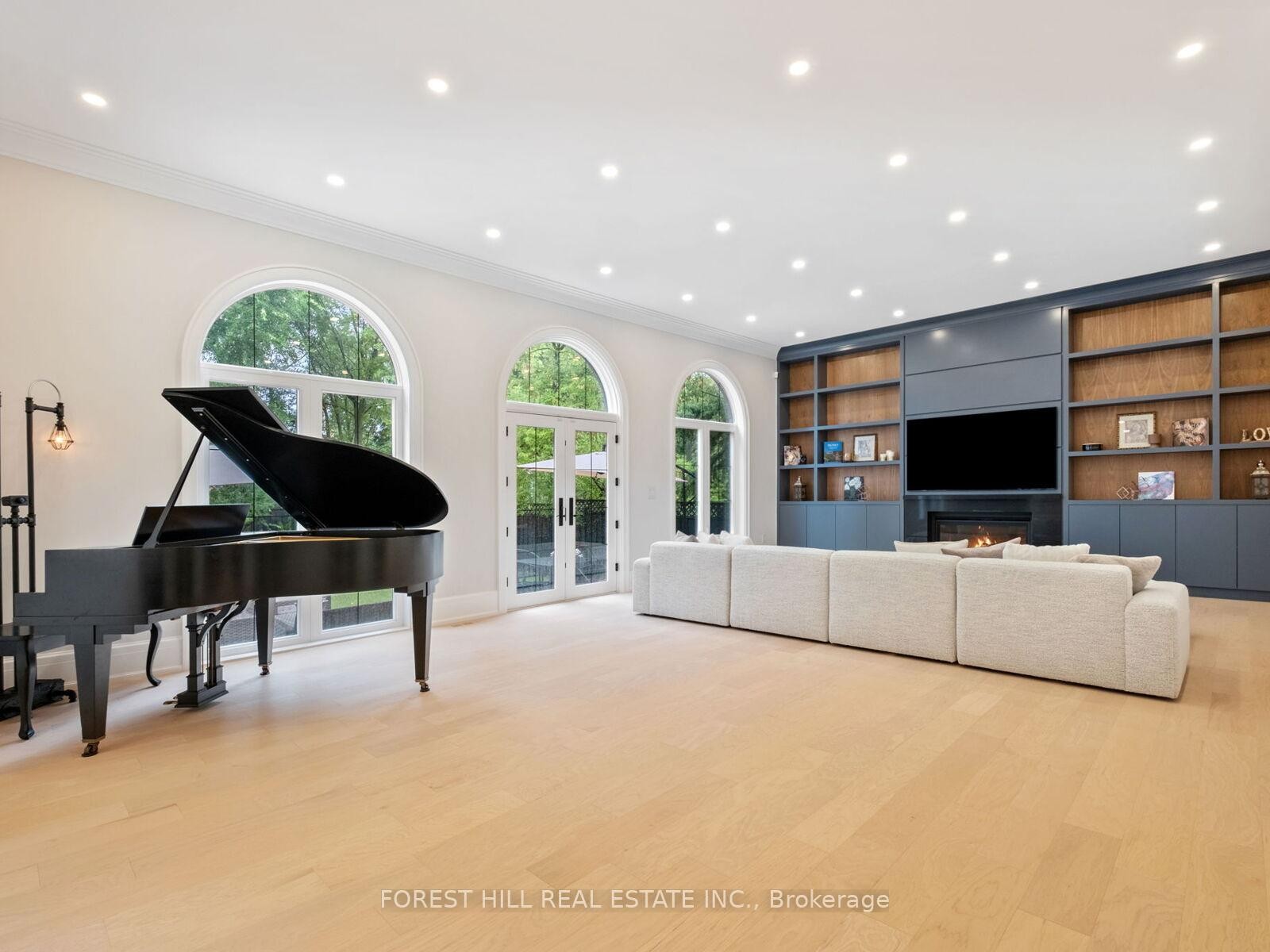 









150


Holcolm

Road,
Toronto,




ON
M2N 2E2

