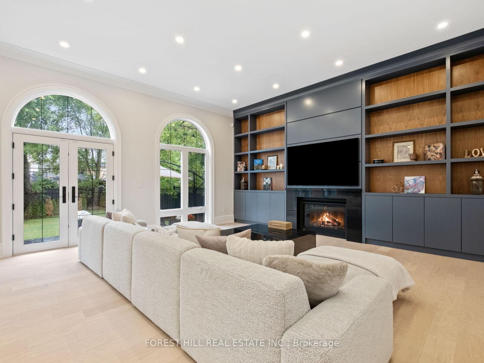 









150


Holcolm

Road,
Toronto,




ON
M2N 2E2

