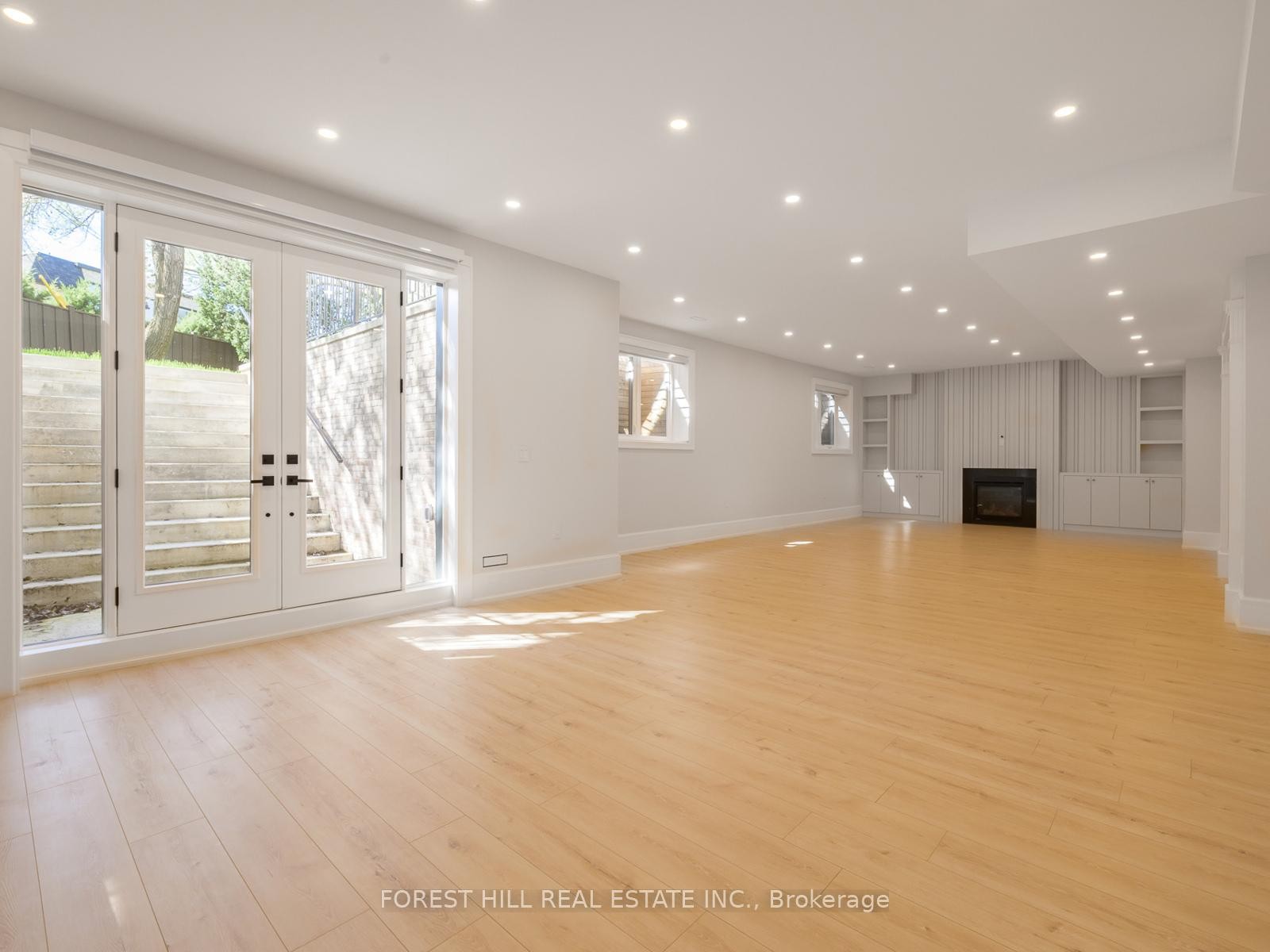 









150


Holcolm

Road,
Toronto,




ON
M2N 2E2

