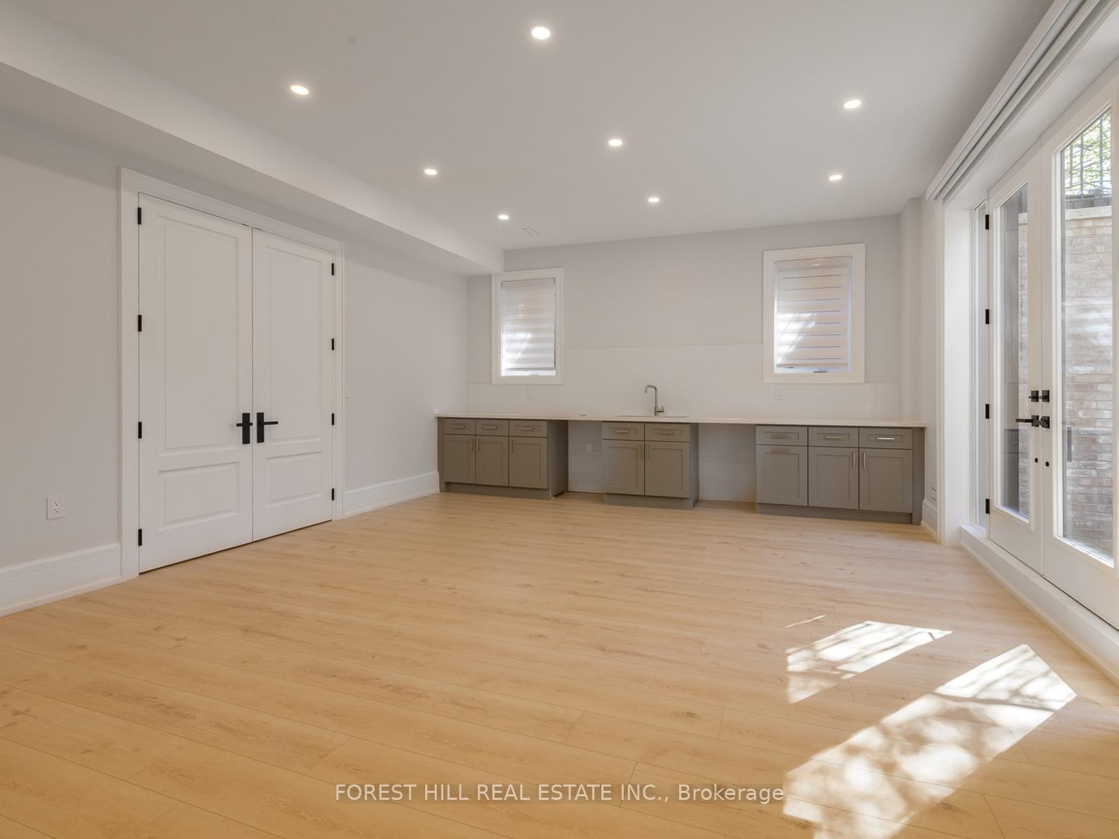 









150


Holcolm

Road,
Toronto,




ON
M2N 2E2

