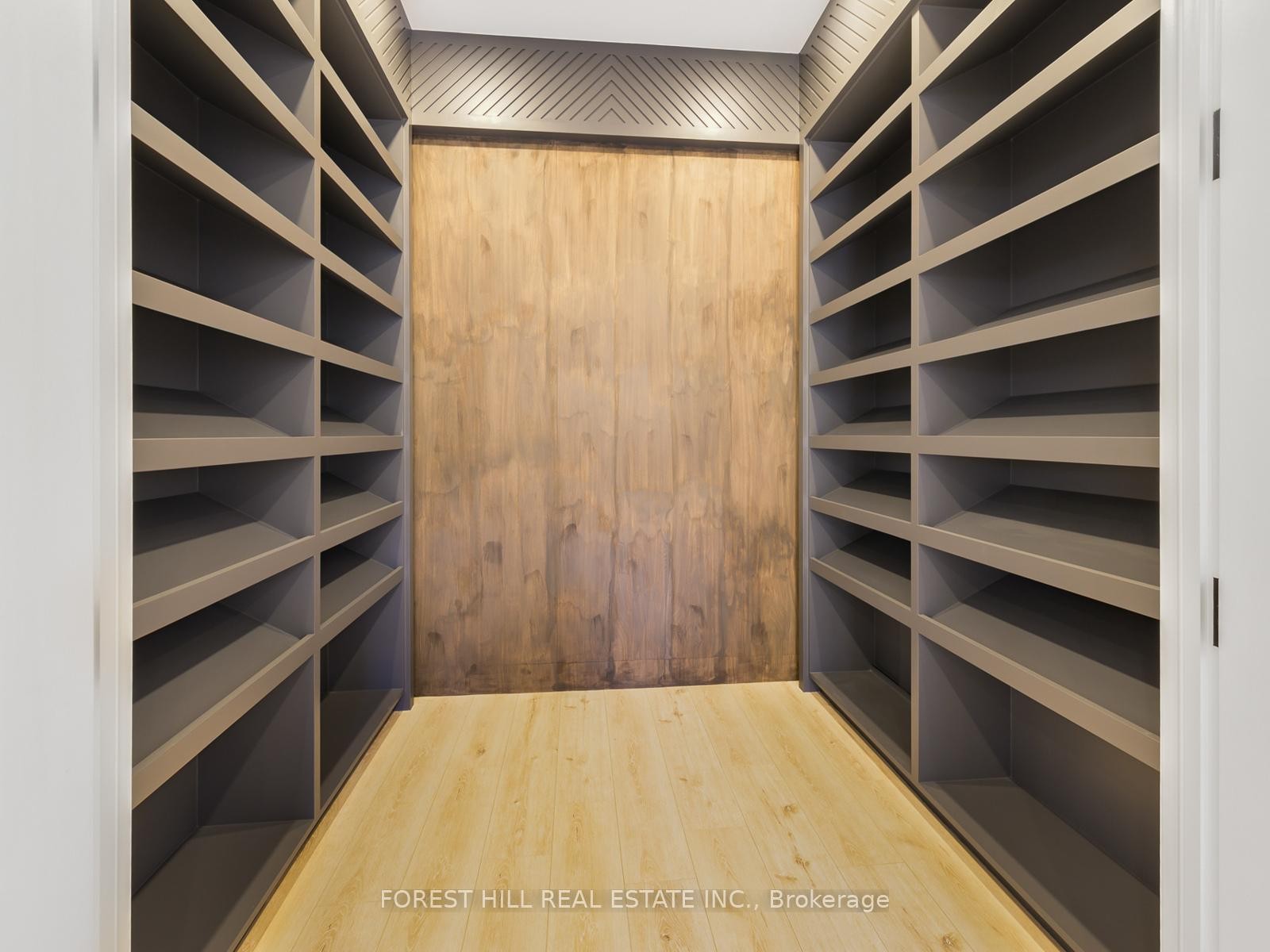 









150


Holcolm

Road,
Toronto,




ON
M2N 2E2

