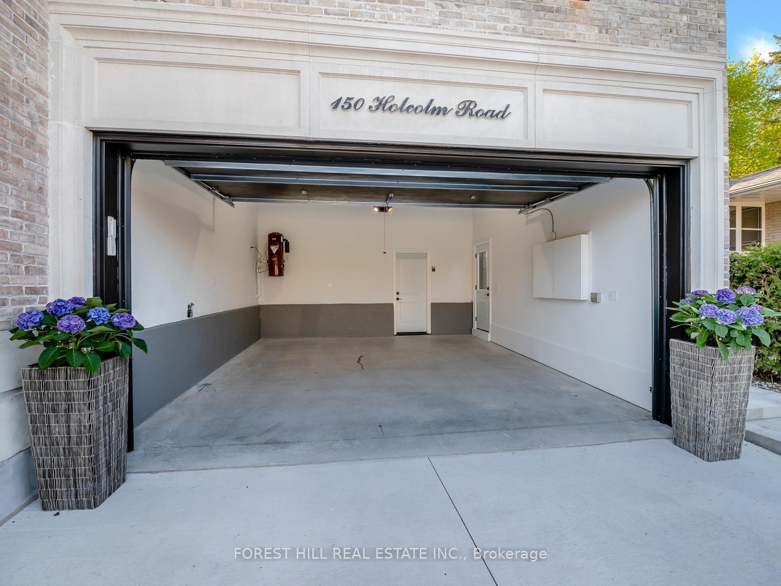 









150


Holcolm

Road,
Toronto,




ON
M2N 2E2

